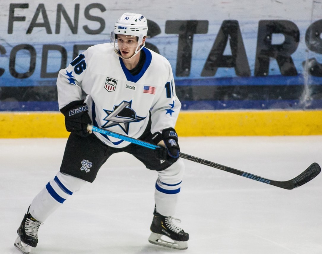 Titans bolster blueline with signing of veteran Caleb Price