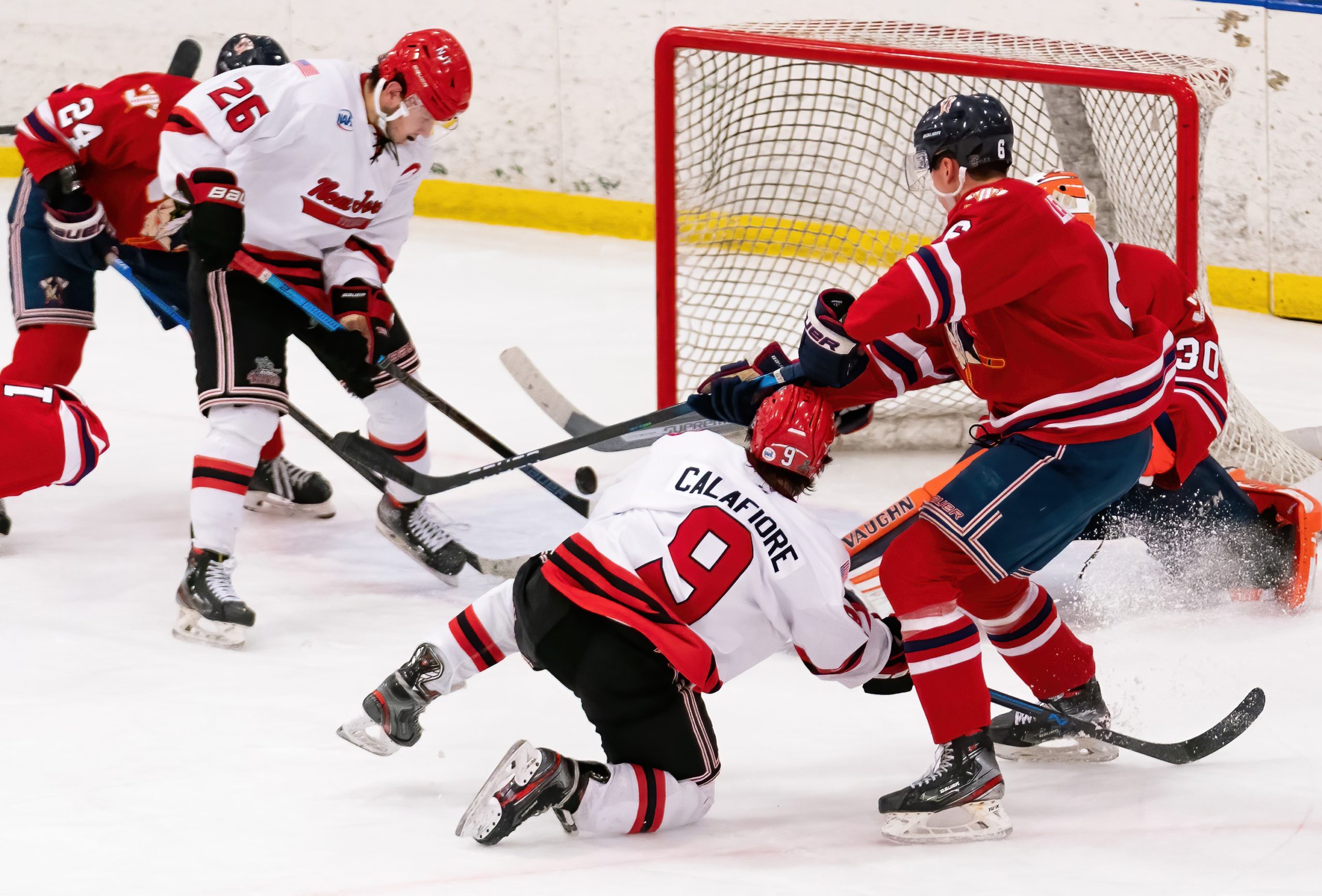 Suede’s goal with 0:06.8 in game gives Titans 6 – 5 win over Tomahawks