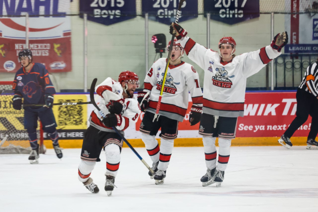 Titans blank Wolverines 3 - 0 to win Robertson Cup